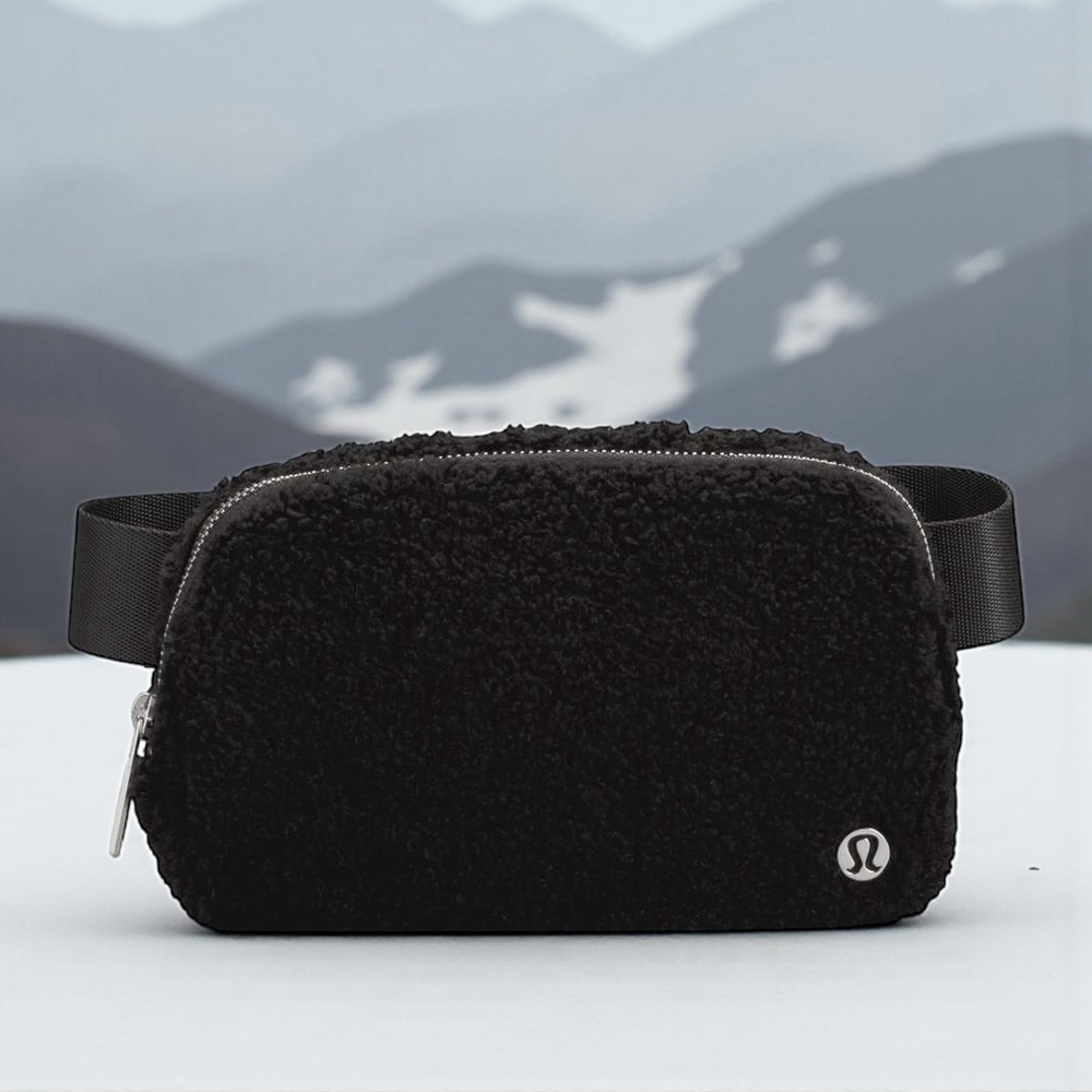 Lululemon Everywhere Fleece Belt Bag Extended Strap in Black